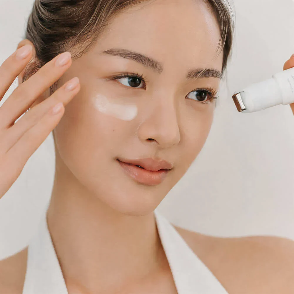 Dr. Althea Retinol Flat Iron Eye Roller - Image 2