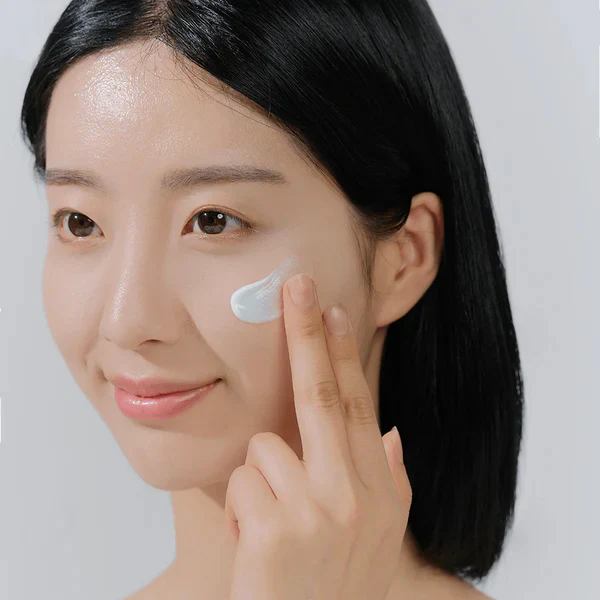 Skin1004 Madagascar Centella Hyalu-Cica Water-Fit Sun Serum - Image 2