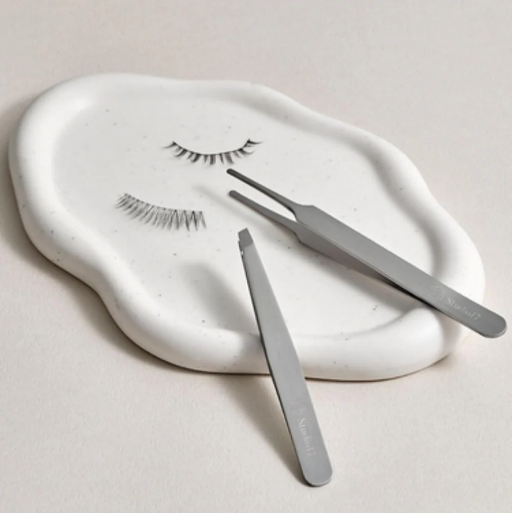 Studio 17 Makeup Tweezer Duo - Image 2