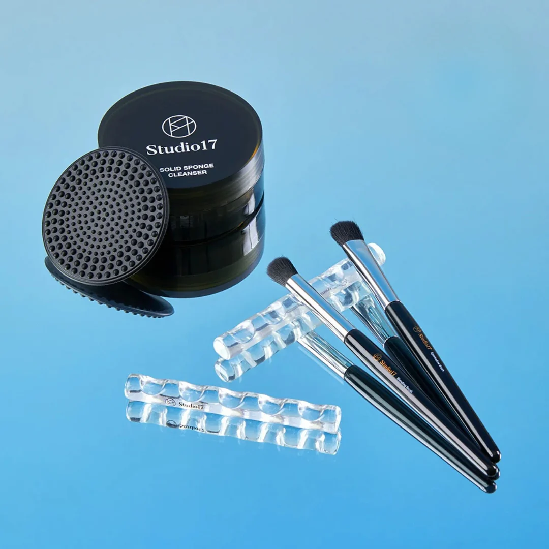 Studio17 Brush & Puff Cleanser - Image 2
