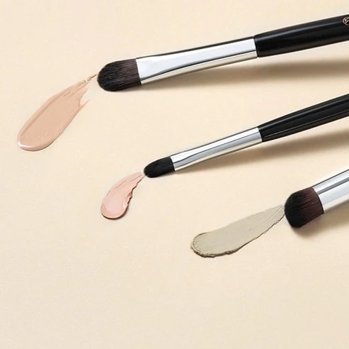 Studio17 Spot Concealer Brush 474 - Image 2
